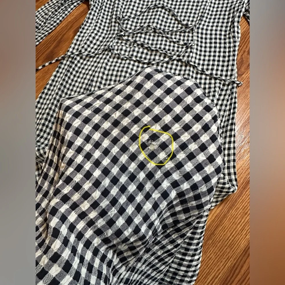 Elegant Navy and White Checkered Midi Dress - Picture 9 of 10